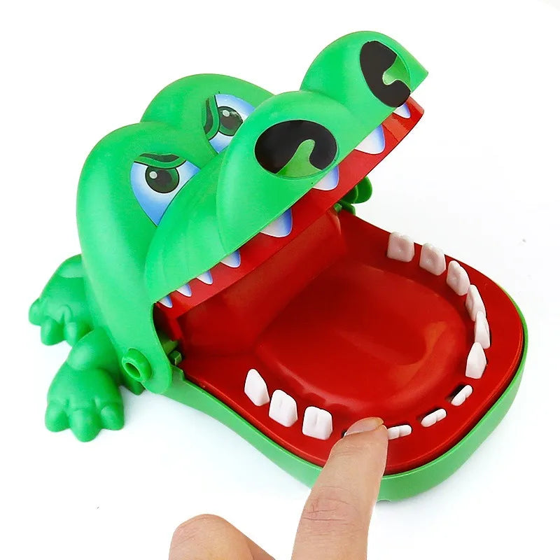 Crocodilo Morde Dedo Diversão em Família